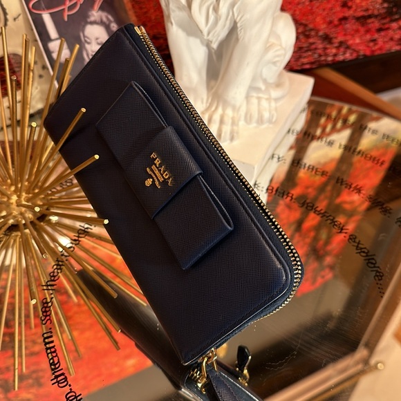 Prada long body blue bow walllet.  EUC. - Picture 4 of 11